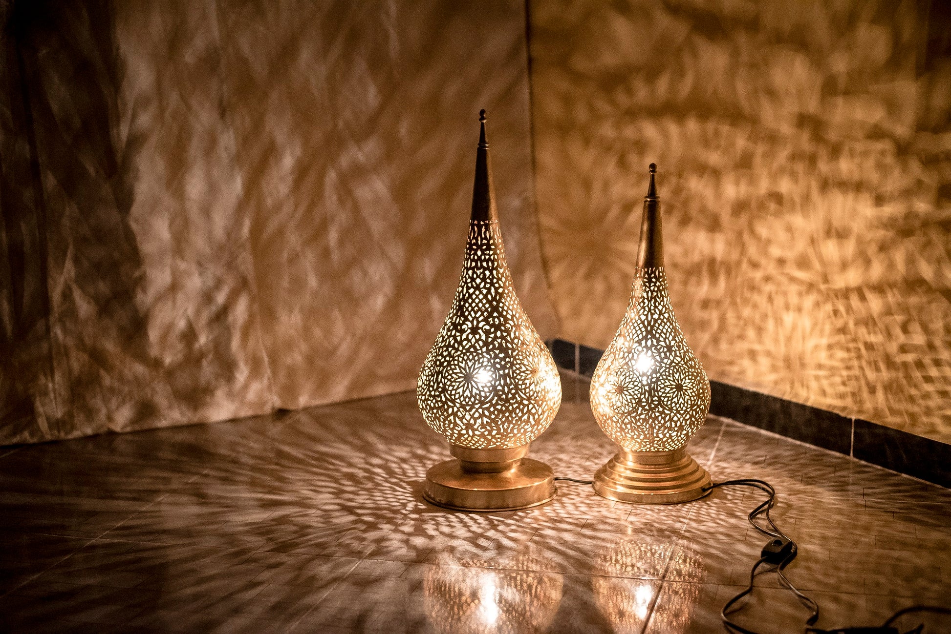 Moroccan table lamp, lantern, genuine brass - Golden Glory Limited