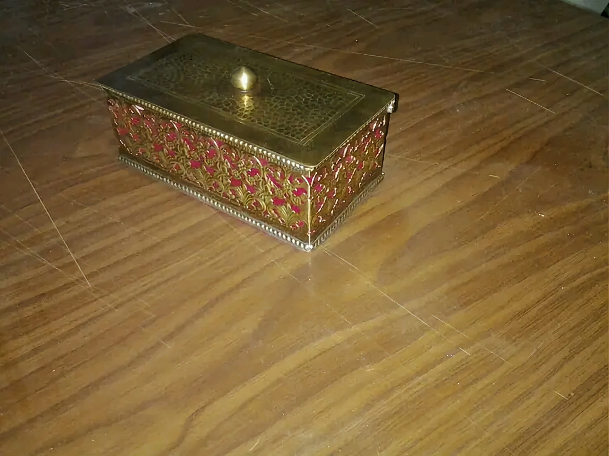 Golden jewelry box for art lovers - Golden Glory Limited