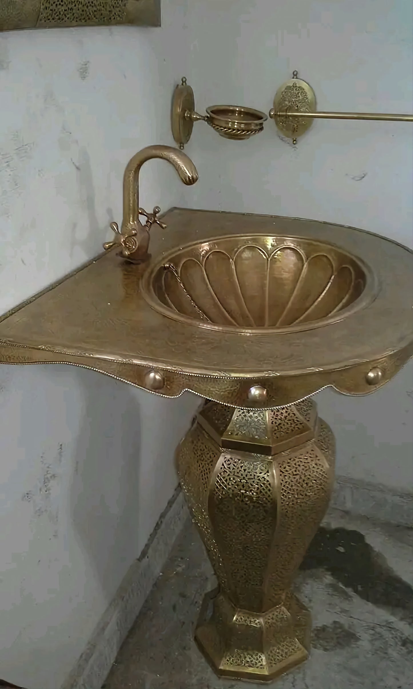 Luxury Brass sink, sink with mixer, handmade craft for art lovers - Golden Glory Limited